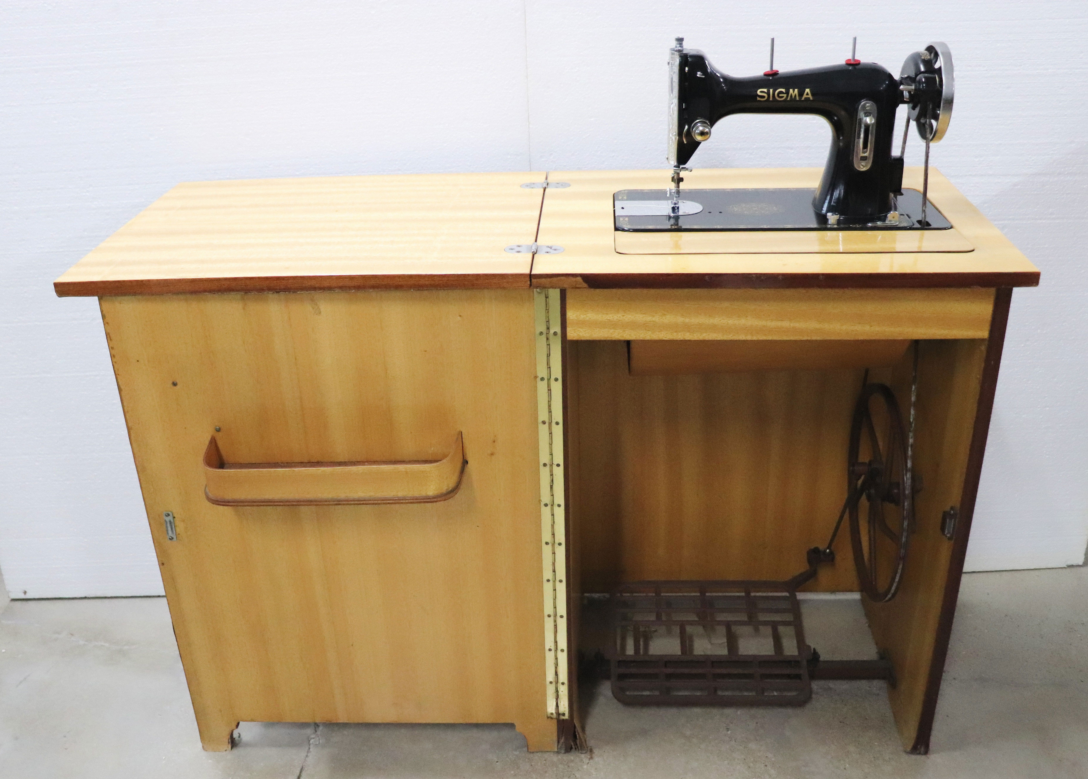 Máquina de coser Sigma con mueble (Vendido)